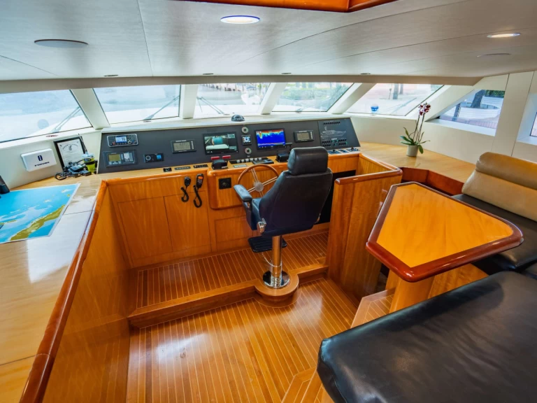 Luxury Yacht to hire Miami at the best price