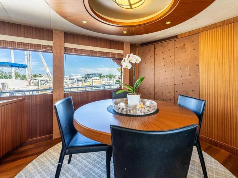 Hire Luxury Yacht with or without skipper CHEOY LEE Stuart