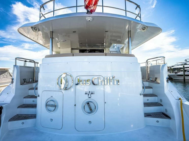 Hire Luxury Yacht CHEOY LEE with a boat licence