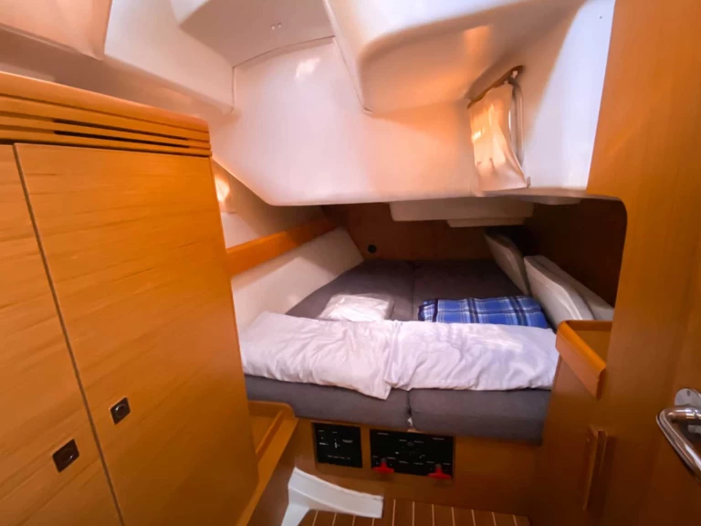 Yacht charter Castiglioncello - Jeanneau Sun Odyssey 42i on SamBoat