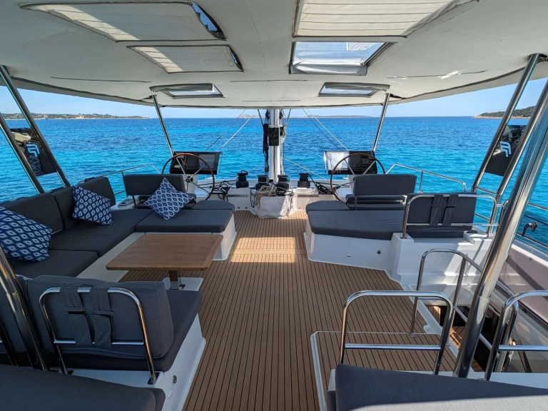 Hire Luxury Yacht Fountaine Pajot with a boat licence