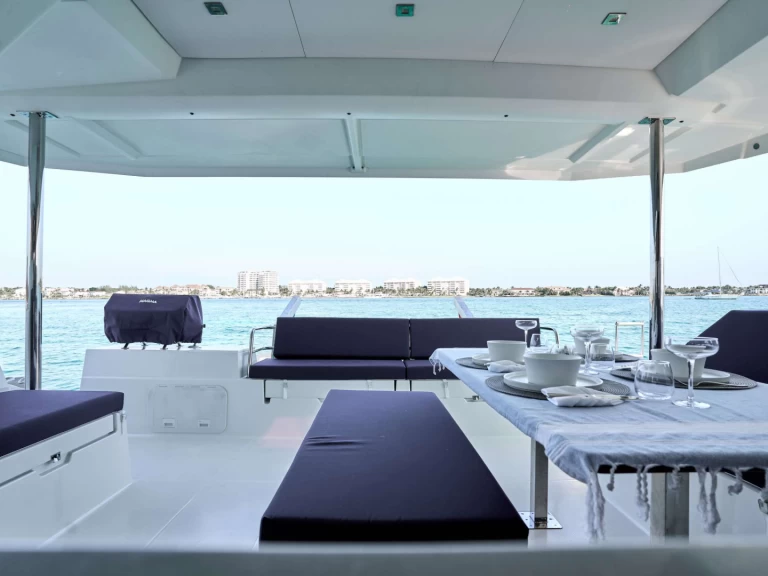 Hire Luxury Yacht Fountaine Pajot with a boat licence