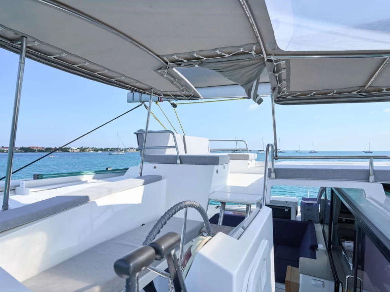 Luxury Yacht to hire Nassau at the best price