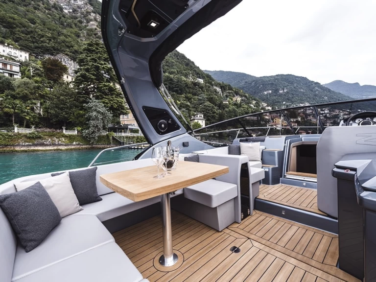 Hire a Cranchi Z 35 Taormina