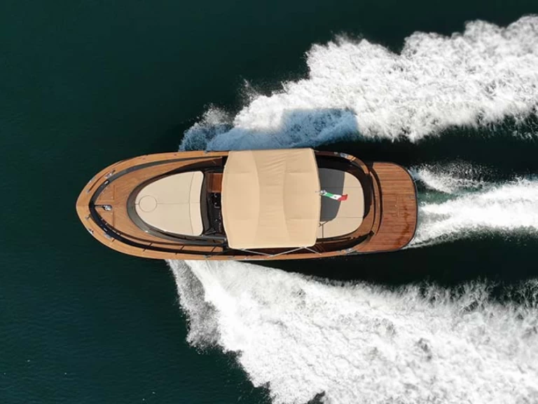 Hire a Nautica Esposito Positano 38 Taormina