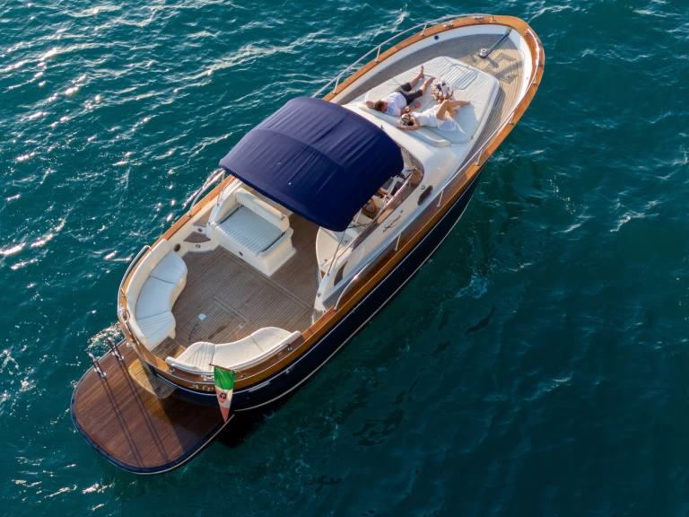 Hire Motorboat Apreamare with a boat licence