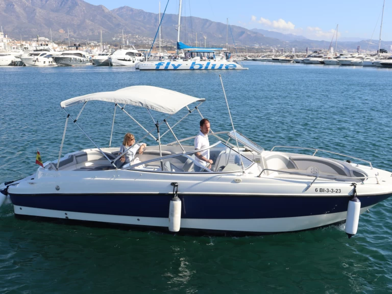 Motorboat hire in Puerto Banús - Bayliner Bayliner 249 SD
