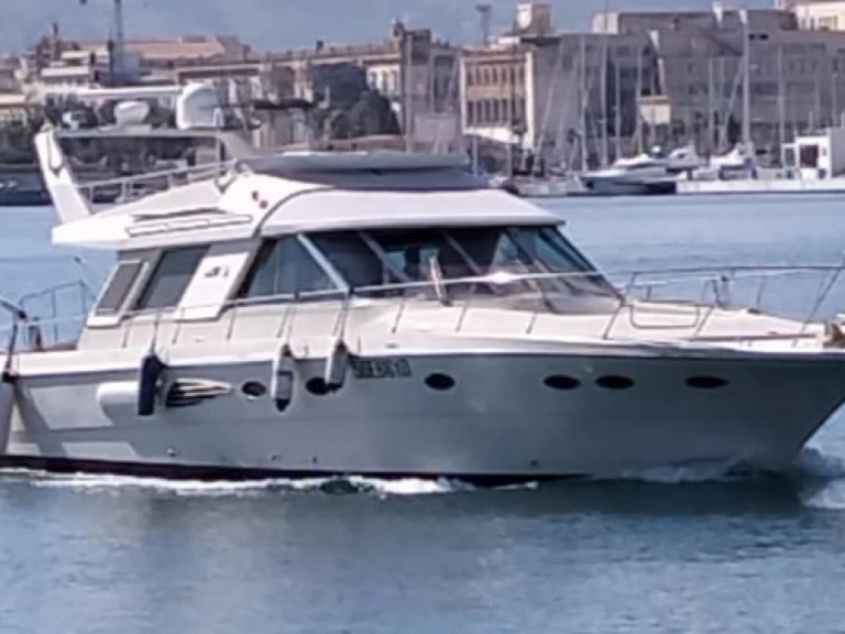 Motorboat hire in Palermo - morosini superitalia fly bridge 52