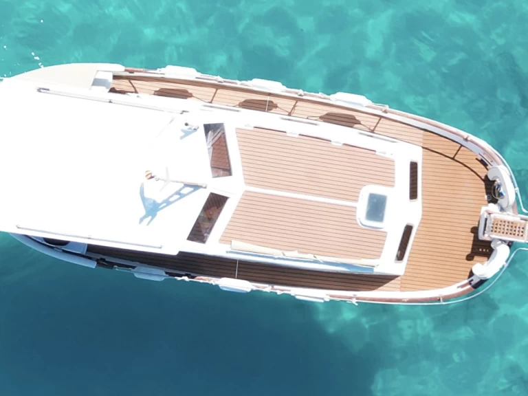 Motorboat hire in Palma de Mallorca - Majoni 40