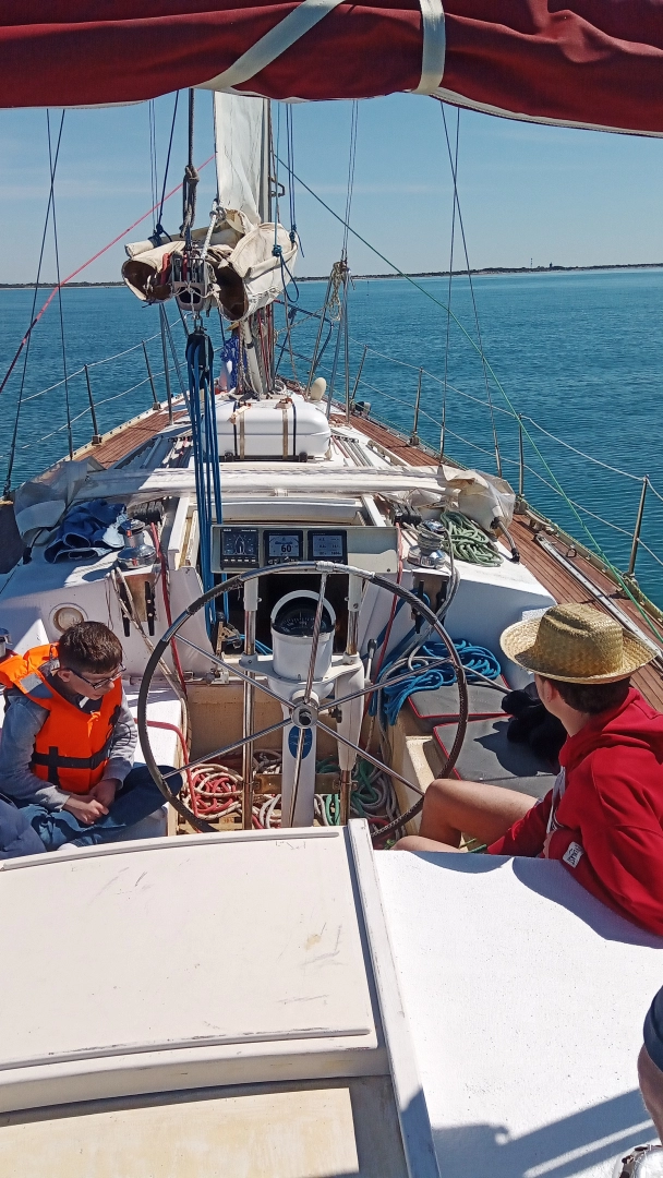 Hire Sailboat with or without skipper Kit Marine Port-Camargue