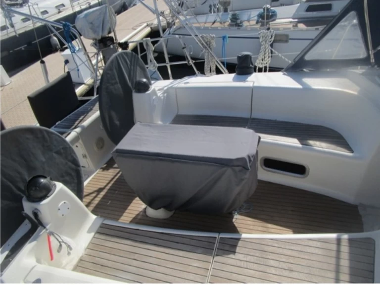 Charter a Bavaria Bavaria 44 in Le Cap d'Agde on Samboat