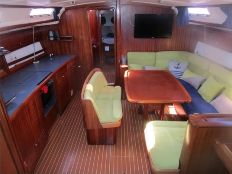 Hire Sailboat Bavaria with a boat licence