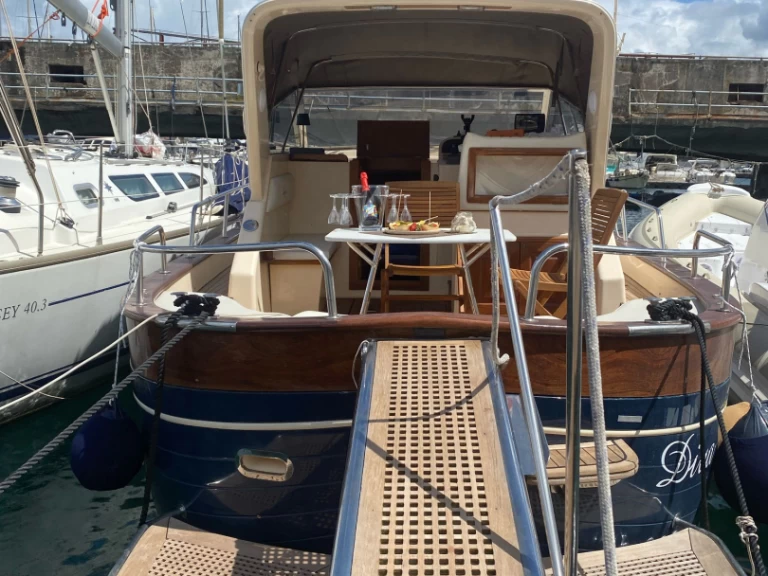 Motorboat hire in Sorrento - Apreamare Aprea 9
