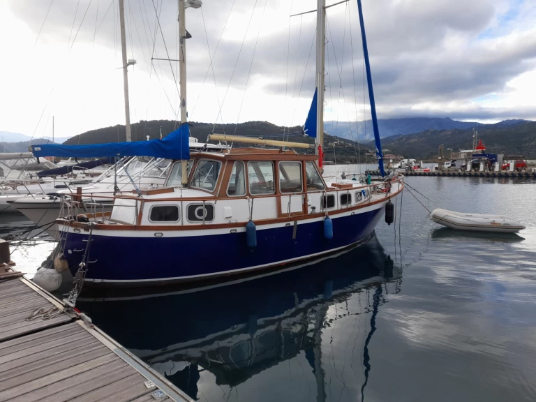 Charter a Nautitech Nautitech 395 in Saint-Florent on Samboat