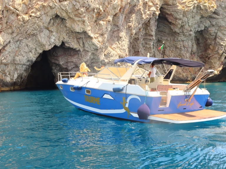 Motorboat to hire Taormina at the best price