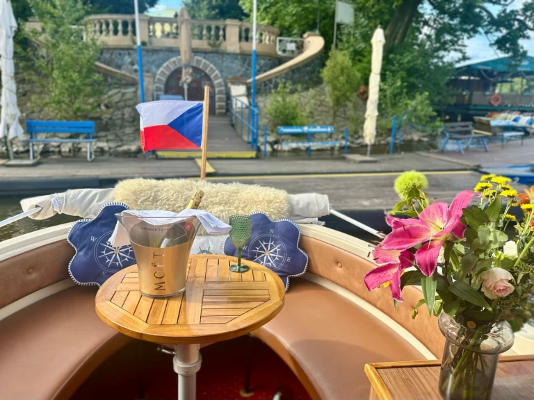 Motorboat hire in Prague - Joda 7500