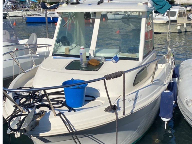 Charter a Jeanneau Merry Fisher 530 in Cannes on Samboat