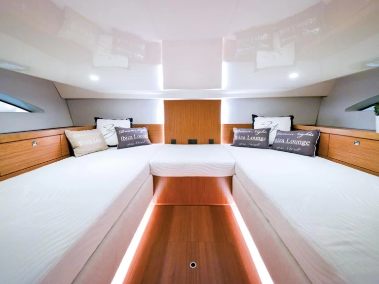 Hire a Keizer Yacht  Antares 42 Naples