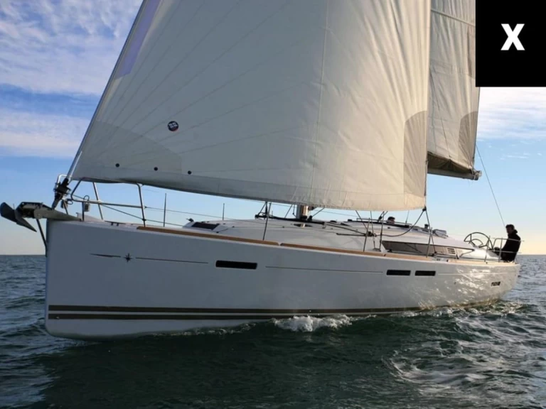 Hire Sailboat Jeanneau with a boat licence