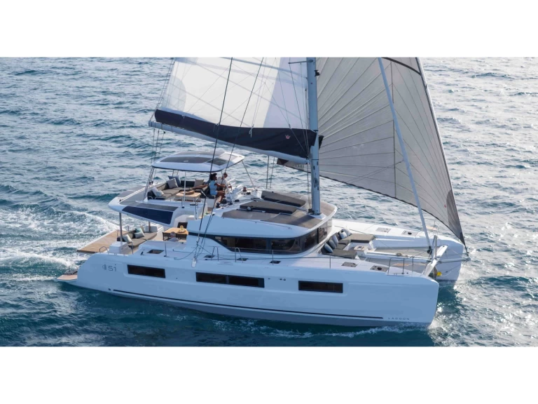 Hire Catamaran Lagoon with a boat licence
