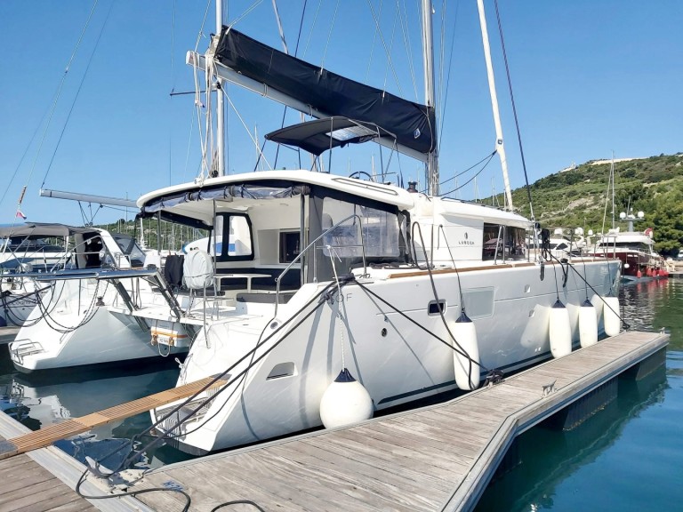 Hire Catamaran with or without skipper Lagoon Primošten