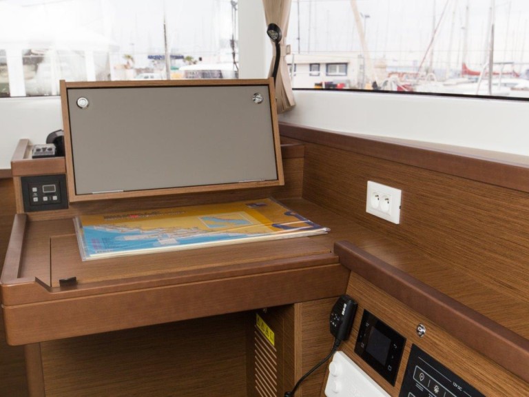 Catamaran hire in Split - Lagoon Lagoon 40