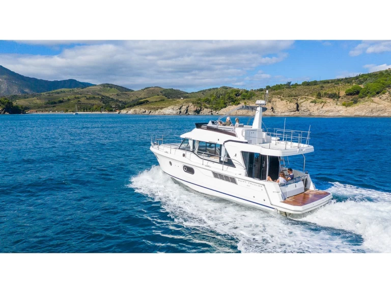 Hire Motorboat Bénéteau with a boat licence
