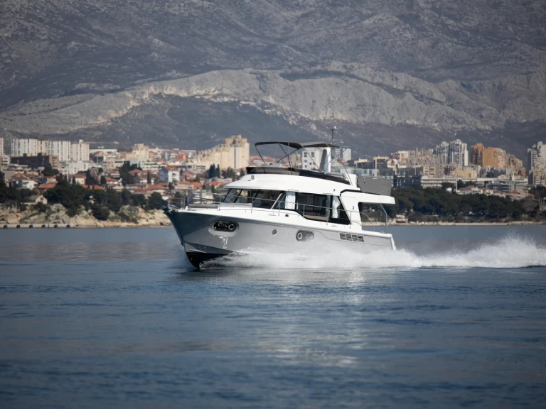 Yacht charter Split - Bénéteau Swift Trawler 41 on SamBoat