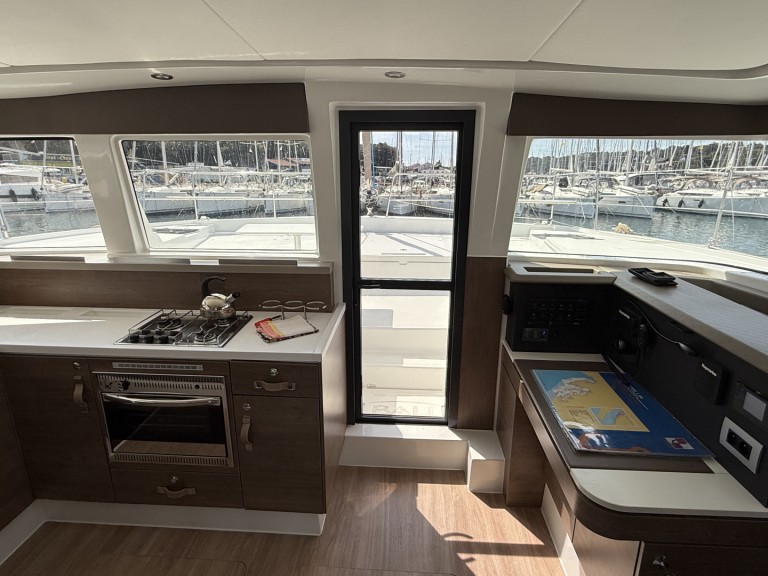 Hire Catamaran Bali with a boat licence