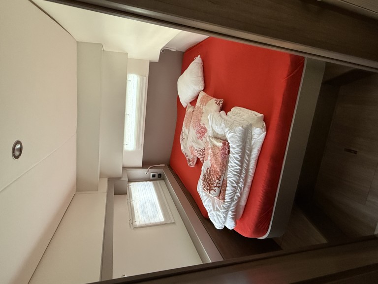 Catamaran to hire Pula at the best price