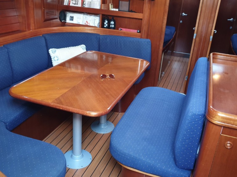 Sailboat to hire Níkiti at the best price