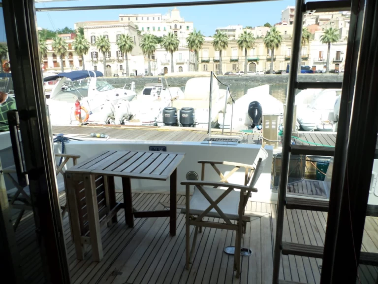 Charter a Cantieri Alpa Alpa 52 Fly in Milazzo on Samboat
