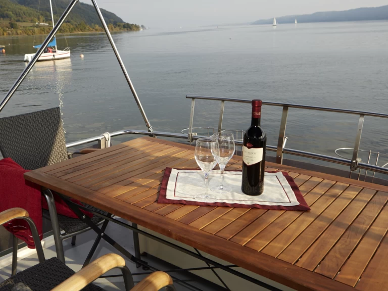 Hire Canal boat success with a boat licence