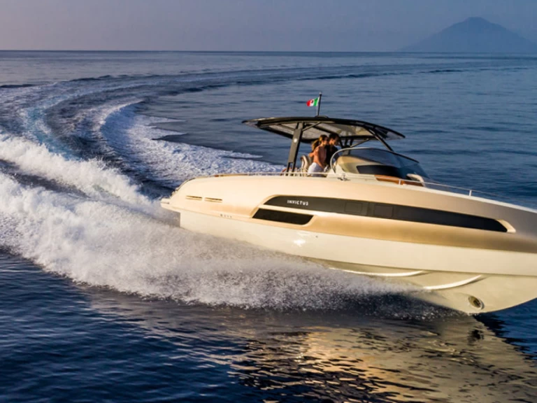 Hire a Invictus  320 gts Mandelieu-la-Napoule