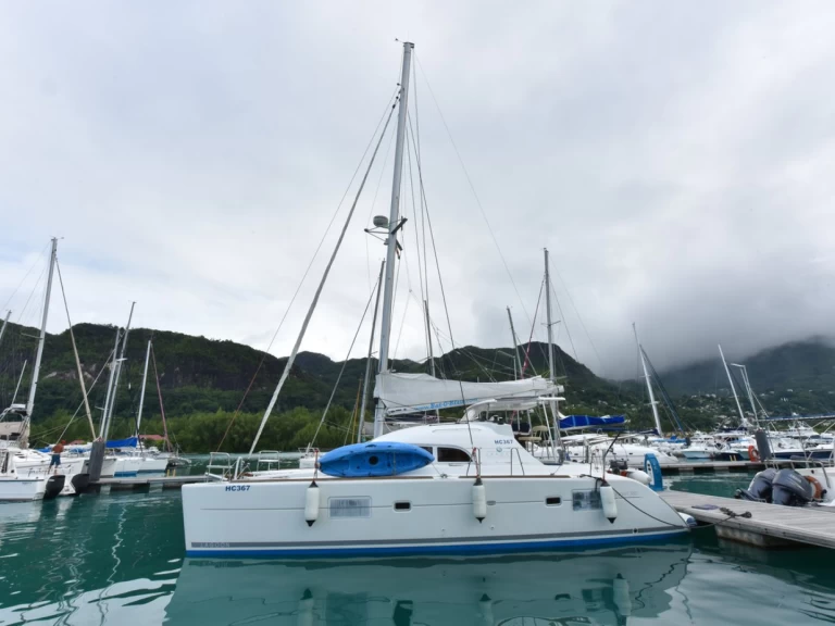 Catamaran hire in Mai Khao - Lagoon Lagoon 380