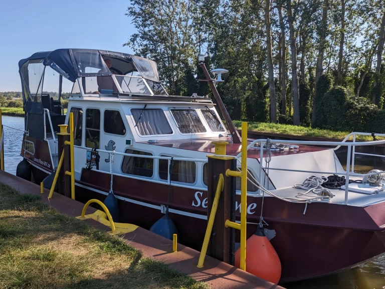 Hire a Termeer Yachting Rogger 850 AK Neustrelitz