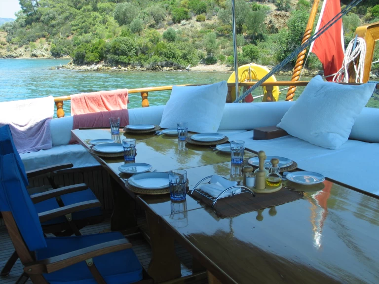 Charter a Gulet 1989 in Bodrum harbour on Samboat