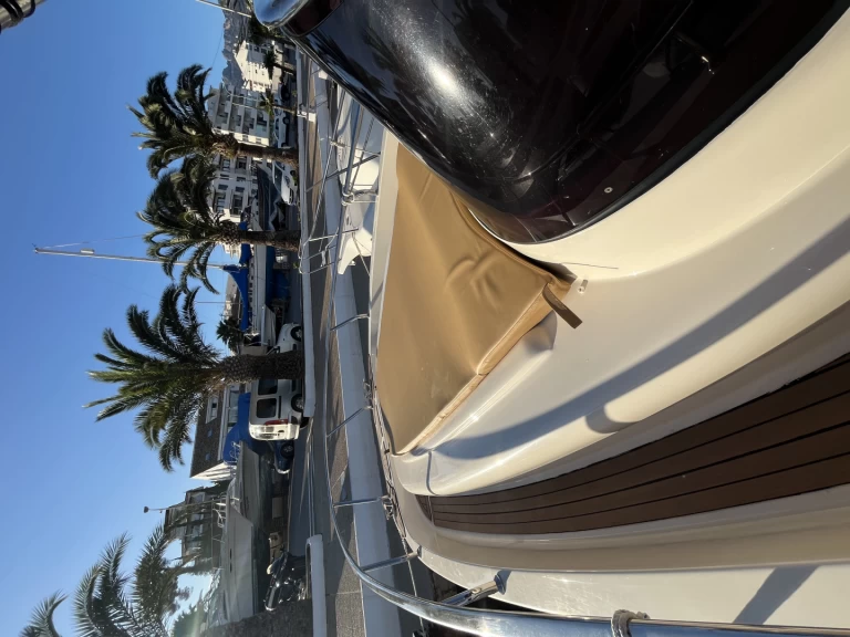 Hire Motorboat monday with a boat licence