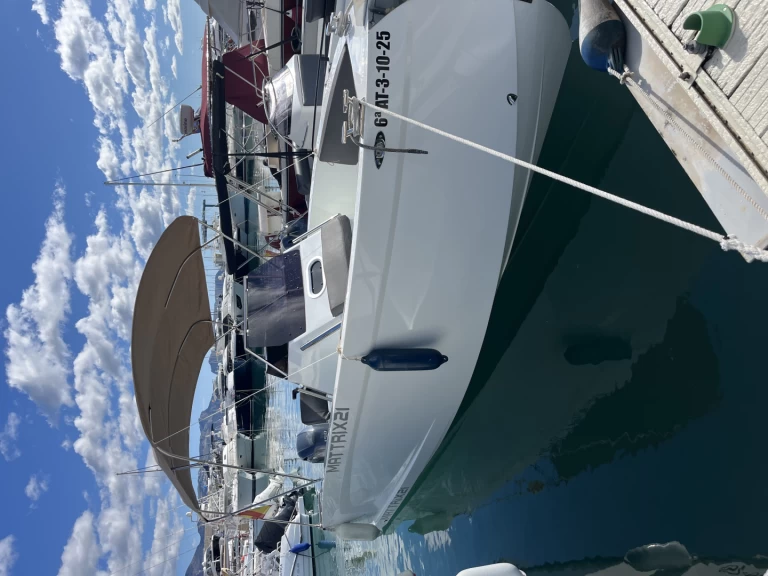 Hire Motorboat Matrix with a boat licence