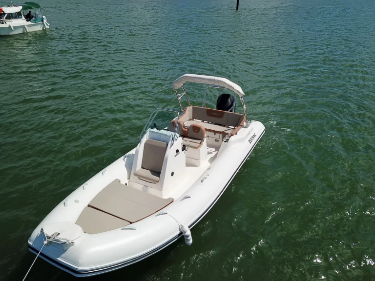 Yacht charter Arcachon - Zodiac Medline 6.8 on SamBoat