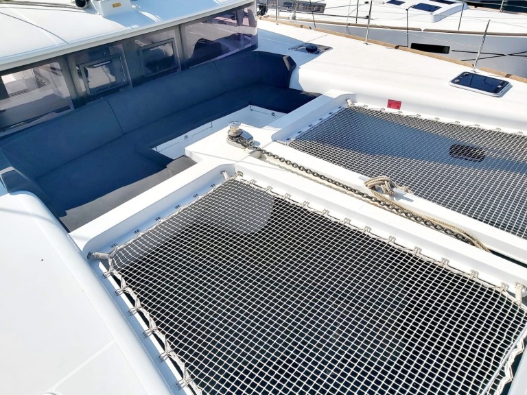 Hire Catamaran Lagoon with a boat licence