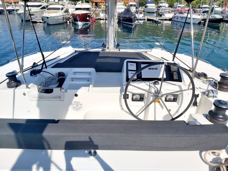 Catamaran to hire Primošten at the best price