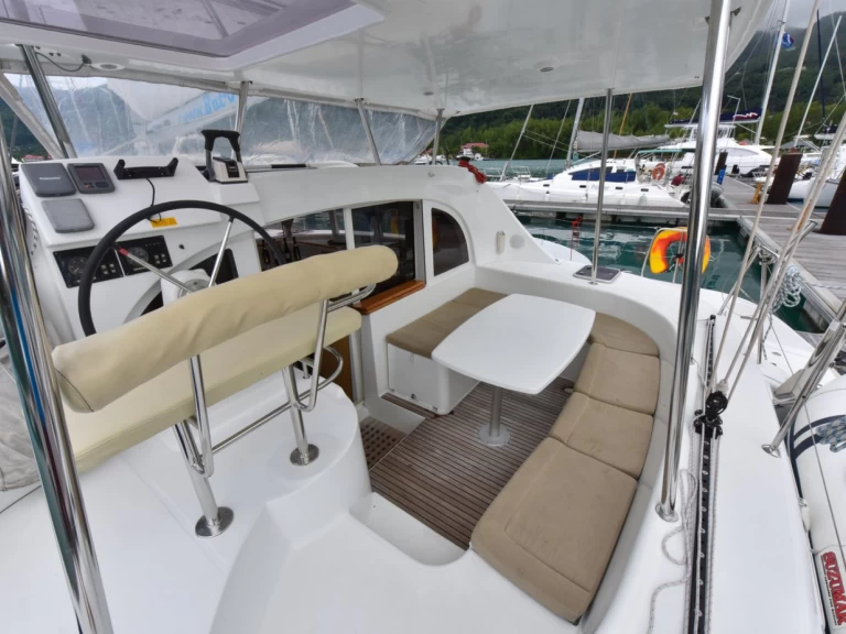 Catamaran hire in Mai Khao - Lagoon Lagoon 380
