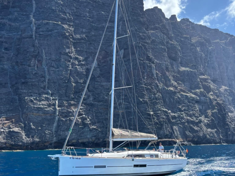 Yacht hire Santa Cruz de Tenerife cheap Dufour 382 Grand Large