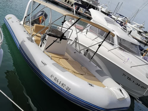 Hire RIB Zodiac with a boat licence