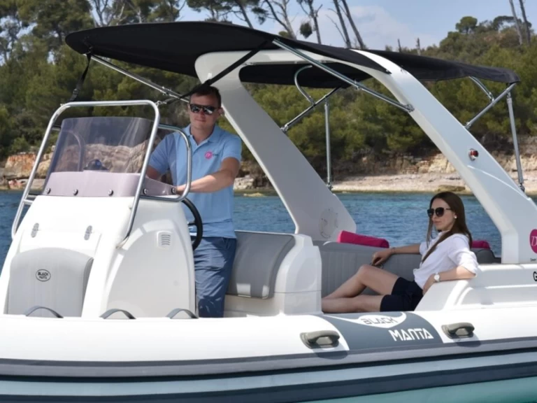 RIB hire in Juan-les-Pins - Black Manta B7
