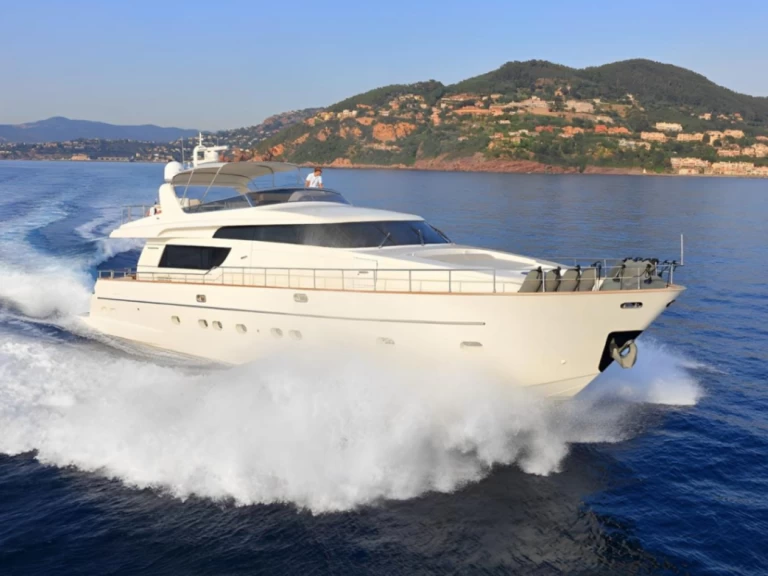 Luxury Yacht to hire Port Camille Rayon at the best price