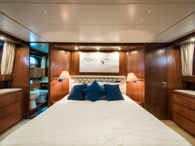 Hire a San Lorenzo San Lorenzo 72 Port Camille Rayon