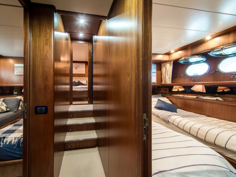 Yacht hire Port Camille Rayon cheap San Lorenzo 72