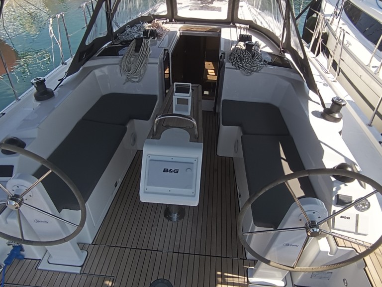 Hire Sailboat Bavaria with a boat licence